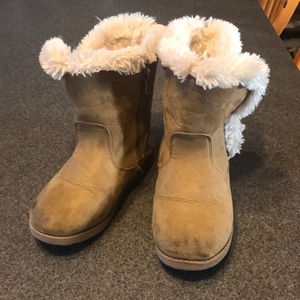 Little girls fuzzy boots